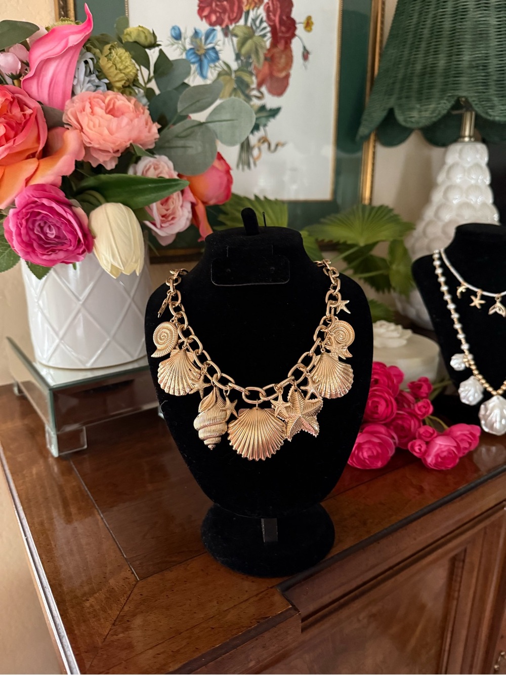 REDUCED NWOT Gold tone Seashell Charm Statement Necklace - Fashion Jewelry